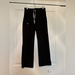 Women’s Figs Kade Cargo Scrub Pants Black XS-petite